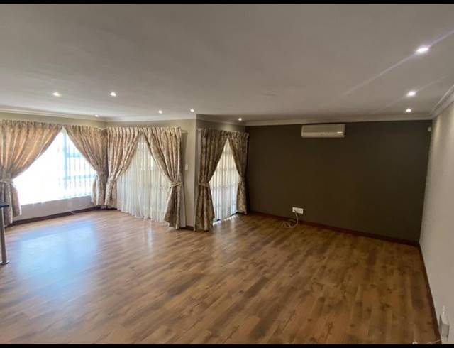3 BEDROOM PROPERTY TO RENT IN GLEN MARAIS